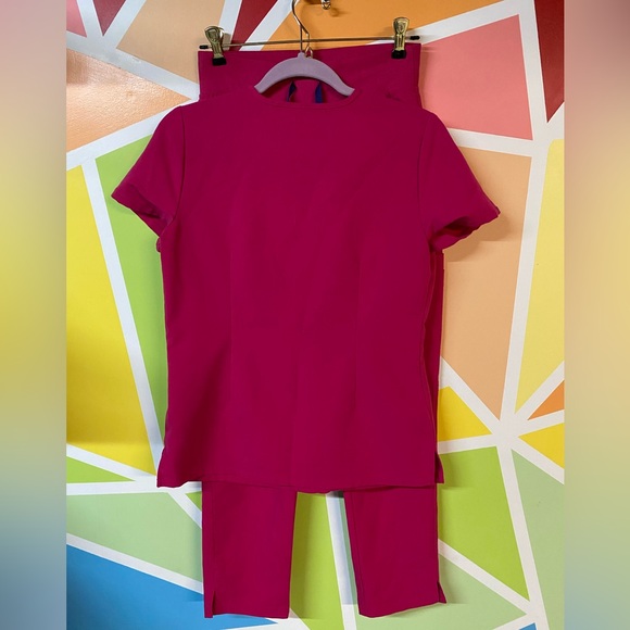 FIGS Technical Collection Magenta Scrub Set top xxs bottom xs/p - Picture 5 of 9